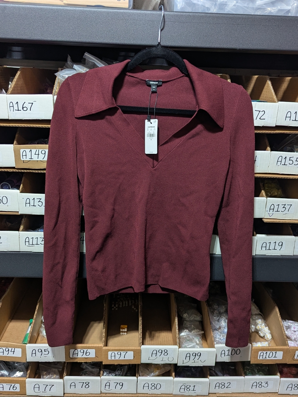 Womens Burgundy Collared V-Neck Knit Top | M